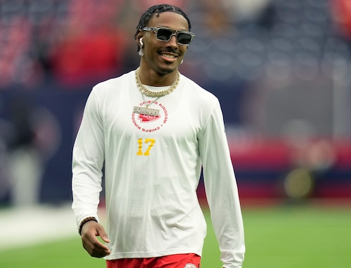 FILE - Kansas City Chiefs wide receiver Mecole Hardman warms up before an NFL football game against the Houston Texans Sunday, Dec. 18, 2022, in Houston. The New York Jets and former Kansas City Chiefs wide receiver Mecole Hardman have agreed to terms on a one-year deal, Wednesday, March 22, 2023, a person with knowledge of the deal told The Associated Press on condition of anonymity because the Jets hadn't announced the agreement. (AP Photo/Eric Christian Smith, File)