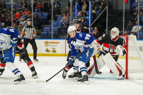Syracuse Crunch defeated by Belleville Senators, 4-1.