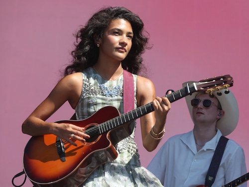 Olivia Dean performing